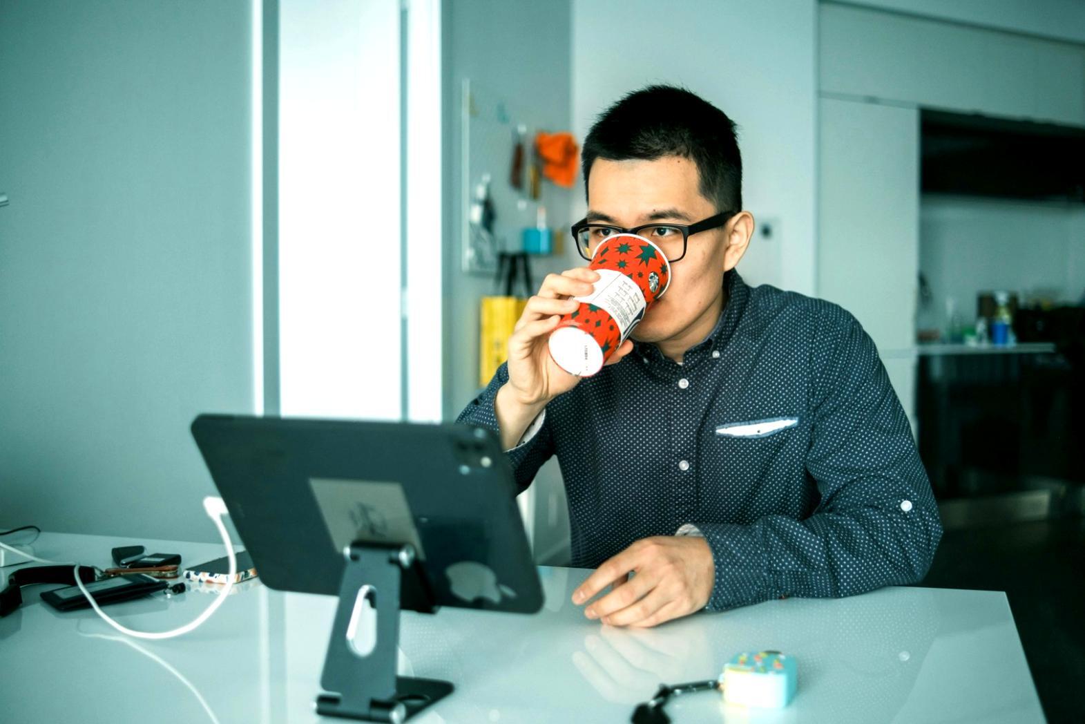 Interactive learning session with students sharing editing techniques